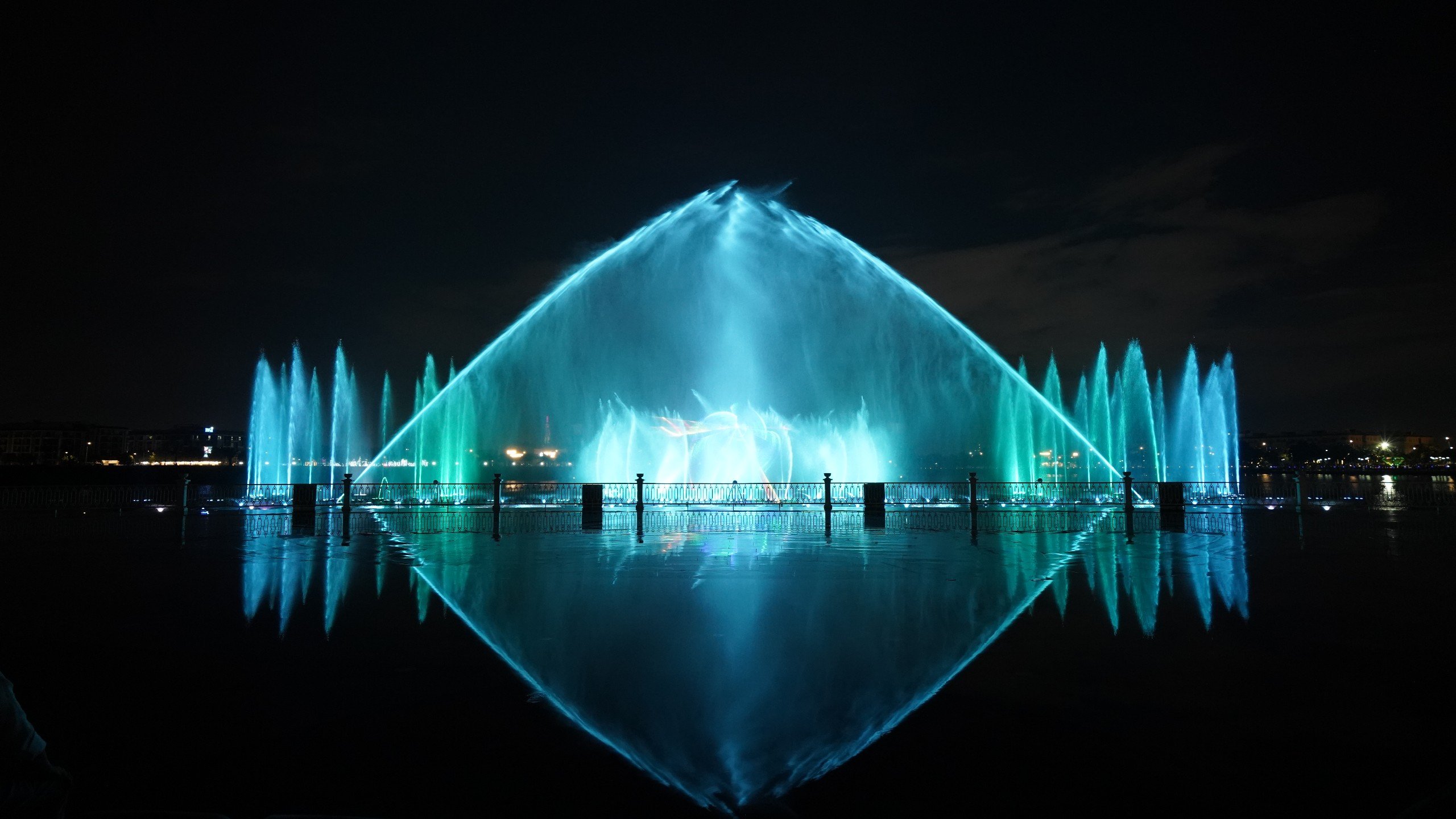 SAY HI THÁNG 07 CÙNG VAN PHUC WATER SHOW 0507