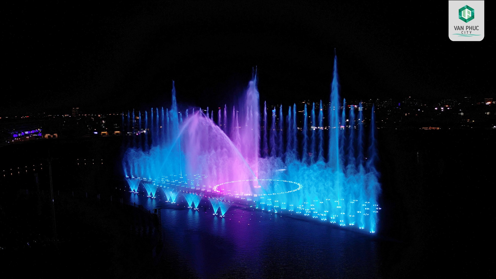 KHÔNG CẦN PHẢI ĐI SINGAPORE - BẠN CŨNG CÓ THỂ CHIÊM NGƯỠNG SHOW NHẠC NƯỚC NGAY TẠI TPHCM?